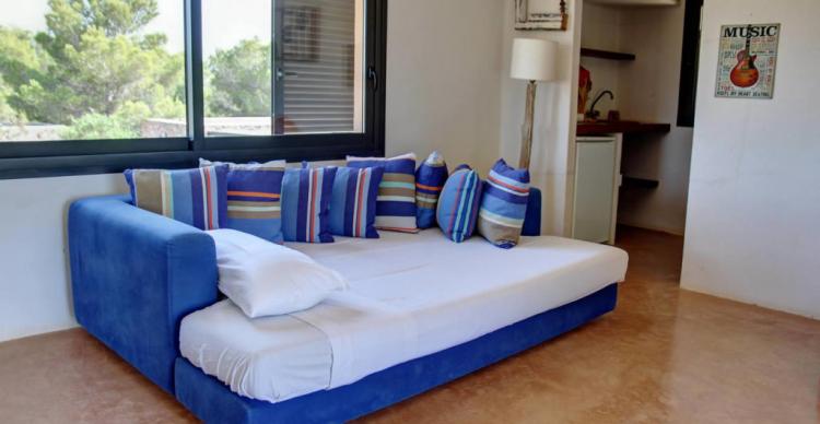 000988ef5372f4bce527602e34be1845