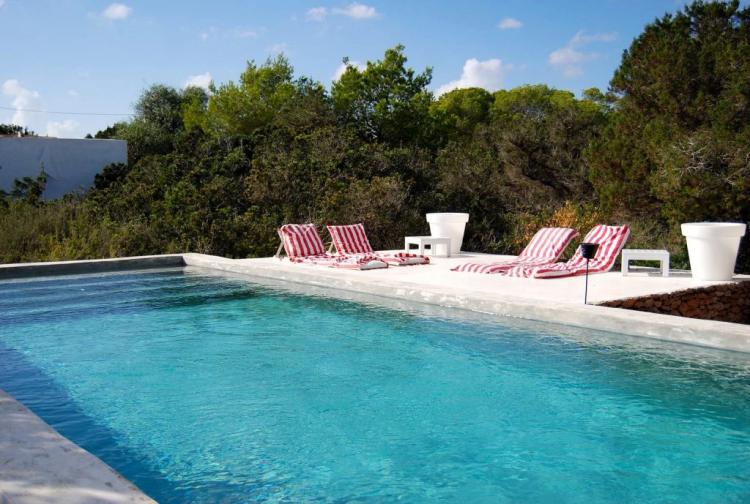 86e674986a154425fb216b8383147885