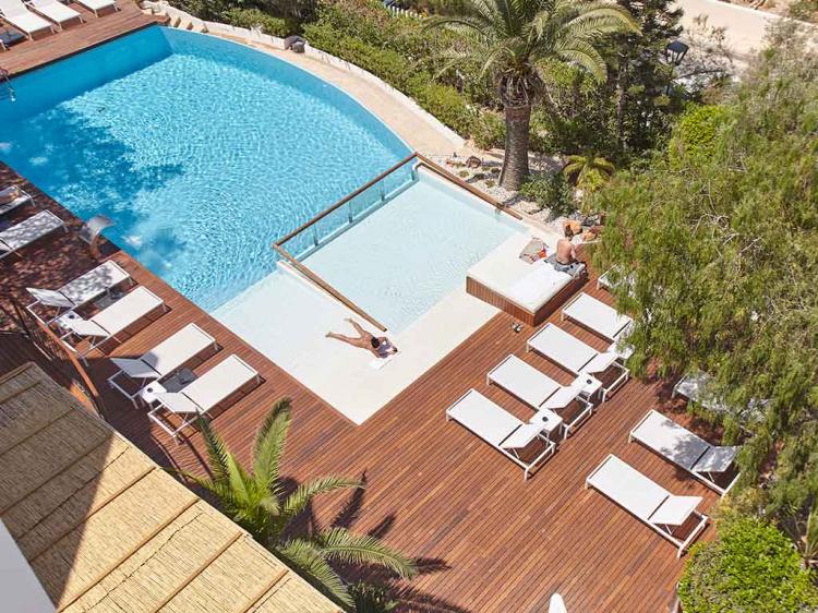 8769b9a3a932b6f1ff9b13458a95d04e