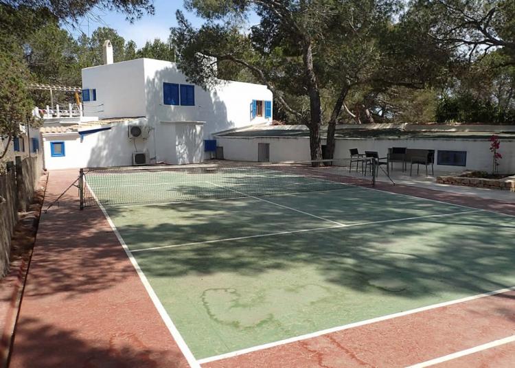 9a93b09c8b840cc268ea162de1777ee9