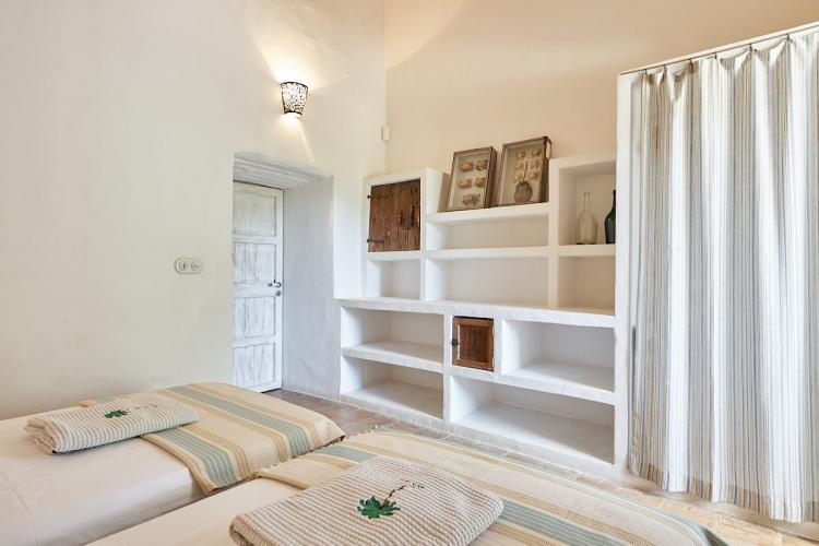 d8bdeeef096a81efbe775fc4dd93cee2